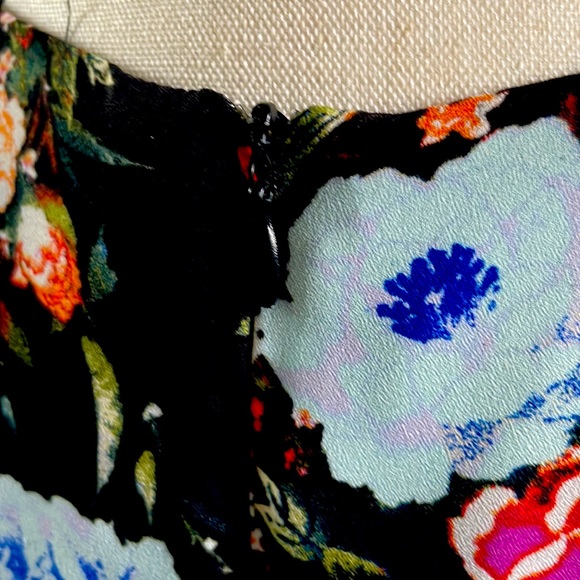 Rose and Olive floral tank top size small - Picture 3 of 4